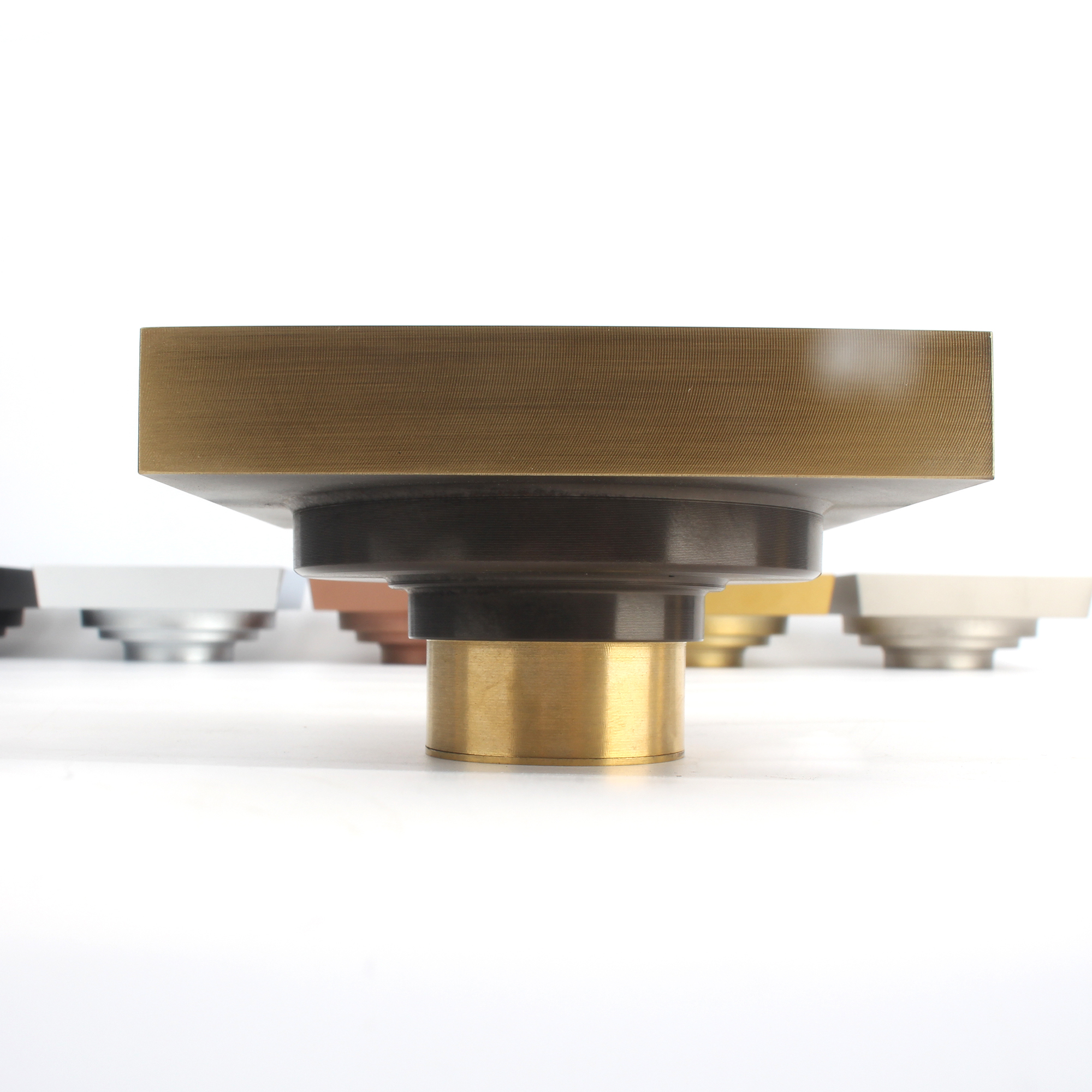 أحدث قضايا الشركة حول عندما يلتقي النحاس بالبساطة البيضاء بالكامل — حيلة الذهب والأبيض الخالدة